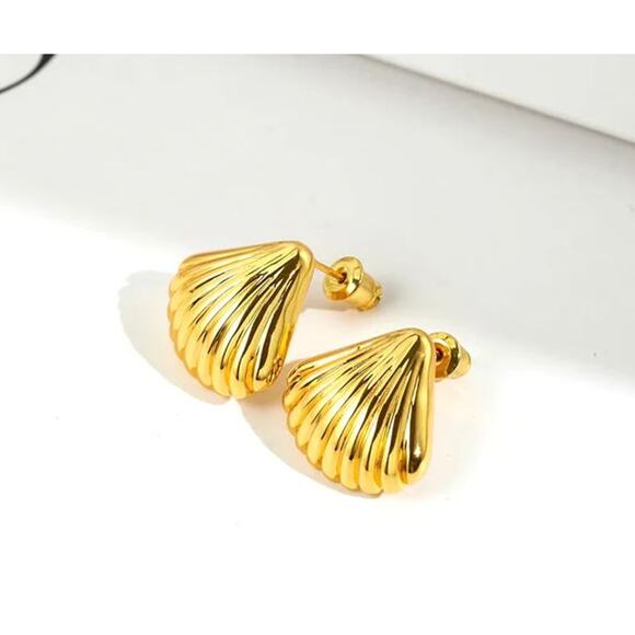 Cioccolato Couture Suzanna 18K Gold-Plated Mother Of Pearl Earring - Picture 4 of 9